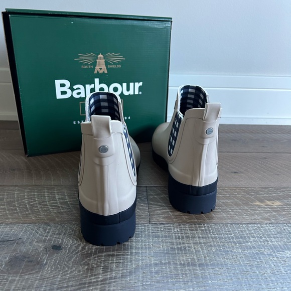 NIB Barbour Mallow Wellington. Salt/navy check. - Picture 5 of 5